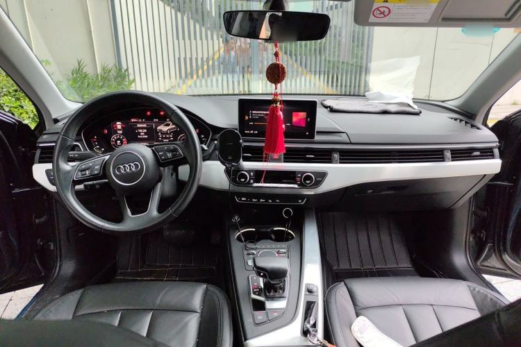 Used Audi A4L 2019 40 TFSI Fashion Edition China VI Emission Standard Center Console