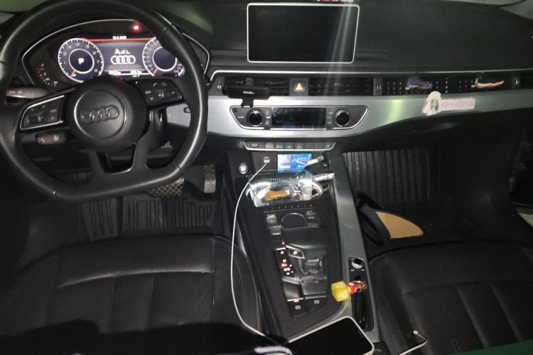 Used Audi A4L 2019 40 TFSI Fashion Edition China VI Emission Standard Center Console