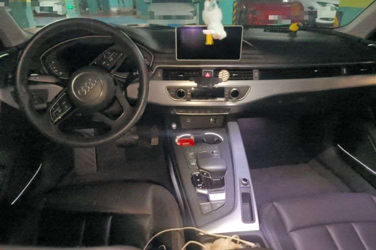 Used Audi A4L 2019 40 TFSI Fashion Edition China VI Emission Standard Center Console