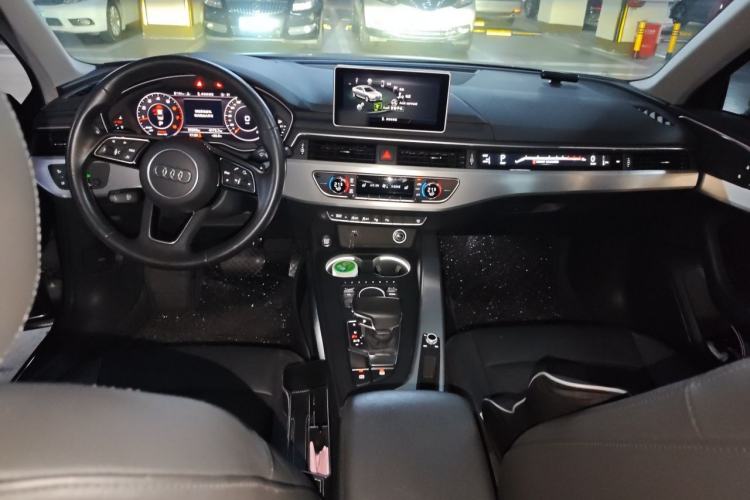 Used Audi A4L 2019 40 TFSI Fashion Edition China VI Emission Standard Center Console
