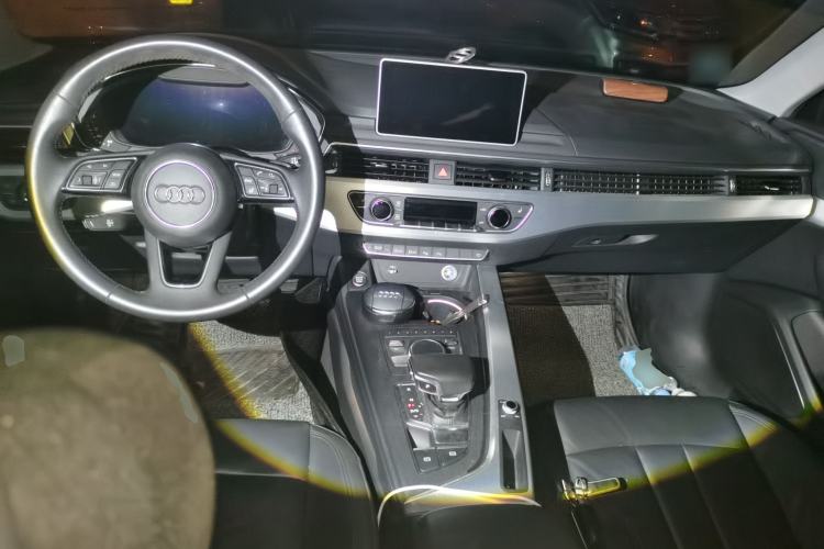 Used Audi A4L 2019 40 TFSI Fashion Edition China VI Emission Standard Center Console