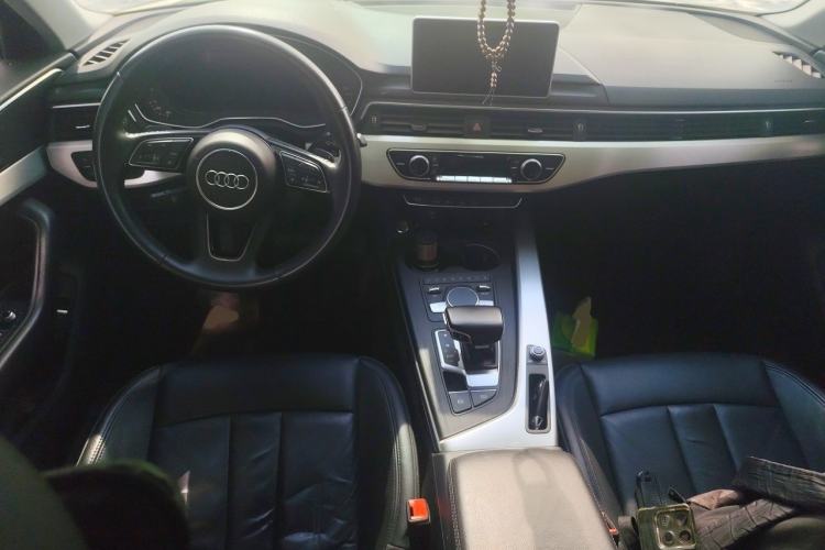 Used Audi A4L 2019 40 TFSI Fashion Edition China VI Emission Standard Center Console
