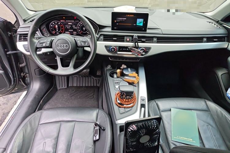 Used Audi A4L 2019 40 TFSI Fashion Edition China VI Emission Standard Center Console