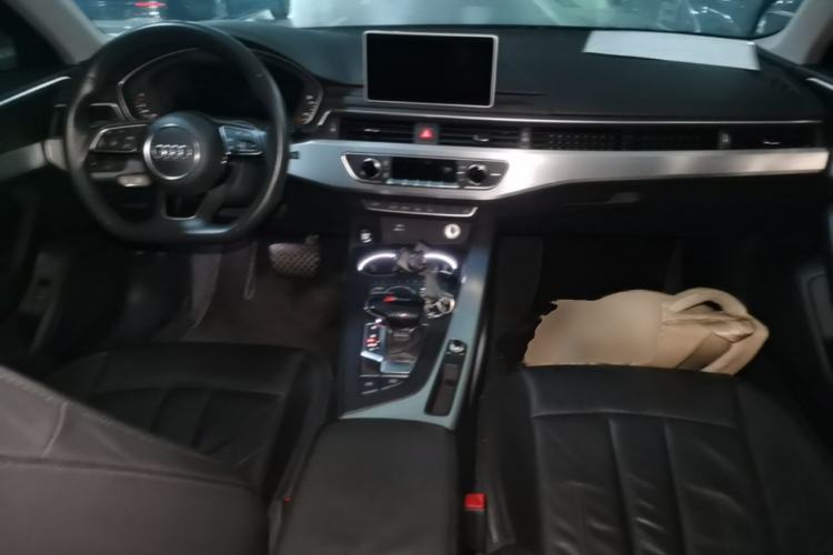 Used Audi A4L 2019 40 TFSI Fashion Edition China VI Emission Standard Center Console