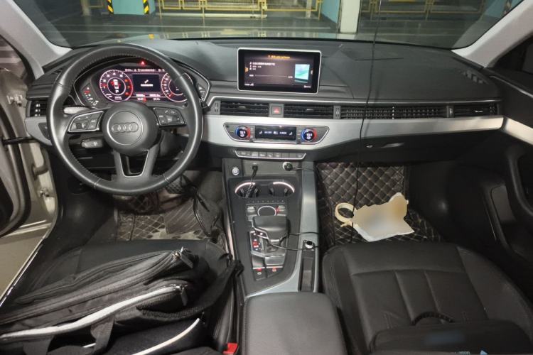 Used Audi A4L 2019 40 TFSI Fashion Edition China VI Emission Standard Center Console
