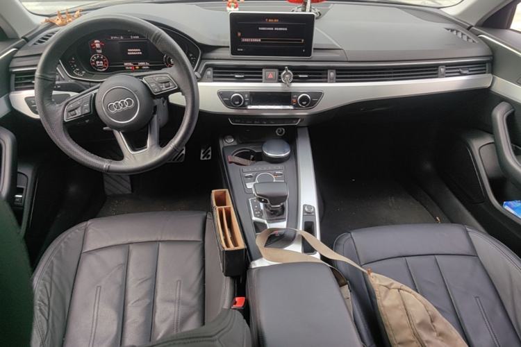 Used Audi A4L 2019 40 TFSI Fashion Edition China VI Emission Standard Center Console