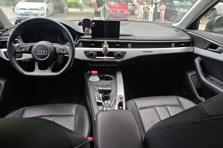 Used Audi A4L 2019 45 TFSI quattro Individual Sport Edition China VI Center Console