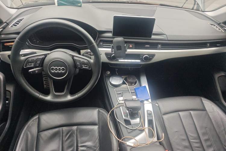 Used Audi A4L 2019 40 TFSI Fashion Version China V Center Console