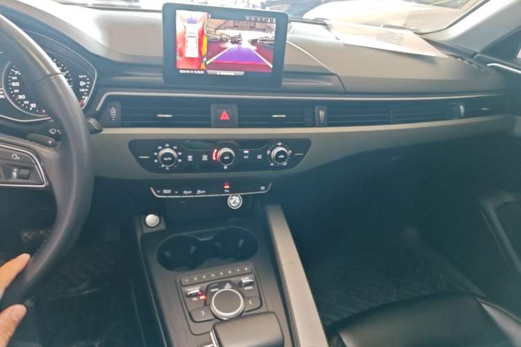 Used Audi A4L 2019 40 TFSI Ambition China VI Center Console