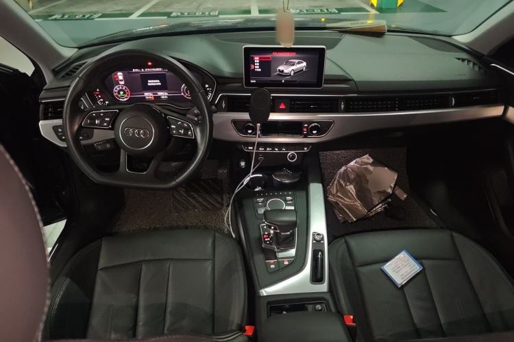 Used Audi A4L 2019 40 TFSI Fashion Edition China VI Emission Standard Center Console