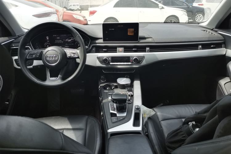 Used Audi A4L 2019 40 TFSI Fashion Edition China VI Emission Standard Center Console
