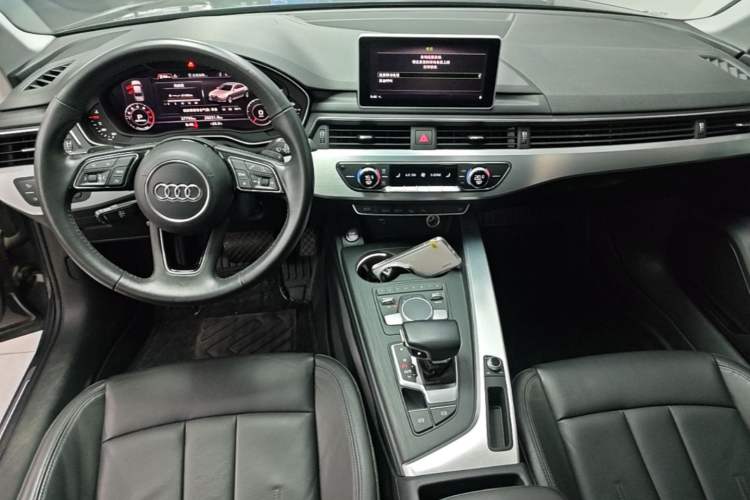 Used Audi A4L 2019 40 TFSI Fashion Edition China VI Emission Standard Center Console