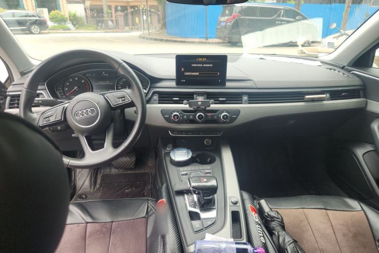 Used Audi A4L 2019 40 TFSI Ambition China VI Center Console