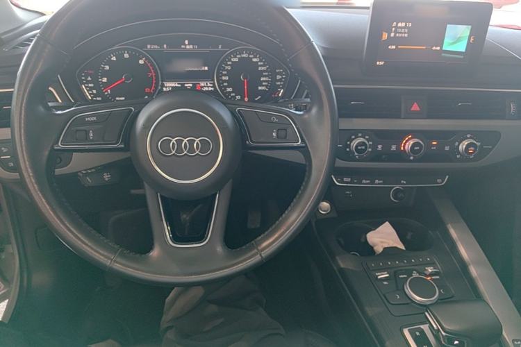 Used Audi A4L 2019 40 TFSI Ambition China VI Center Console
