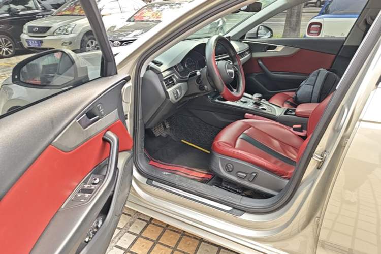 Used Audi A4L 2019 40 TFSI Ambition China VI Driver Seat