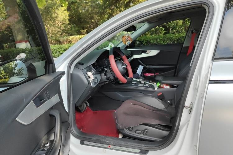 Used Audi A4L 2019 40 TFSI Fashion Edition China VI Emission Standard Driver Seat