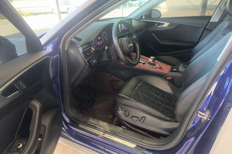 Used Audi A4L 2019 40 TFSI Fashion Edition China VI Emission Standard Driver Seat