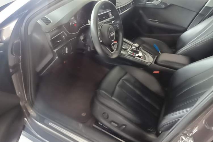 Used Audi A4L 2019 40 TFSI Ambition China VI Driver Seat