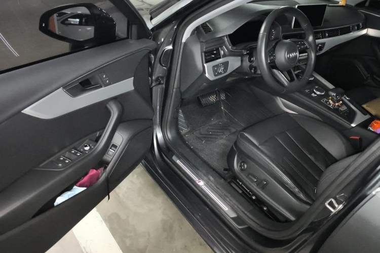 Used Audi A4L 2019 40 TFSI Fashion Edition China VI Emission Standard Driver Seat