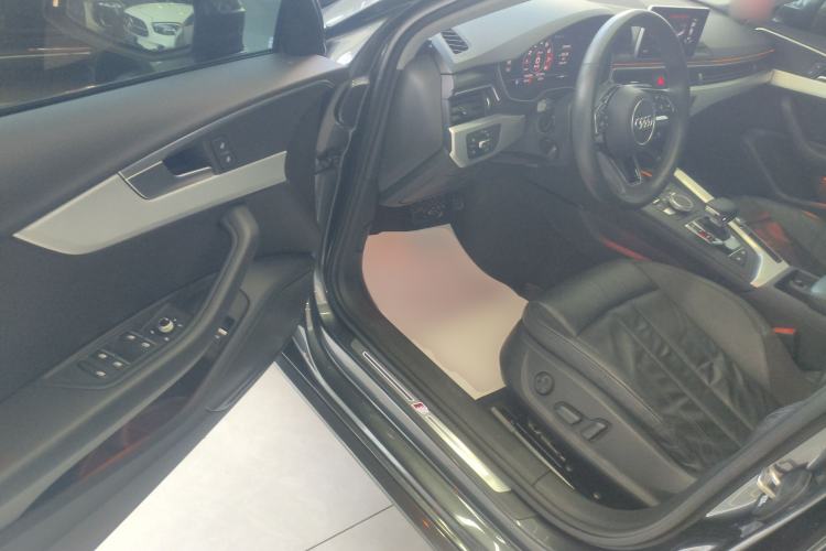 Used Audi A4L 2019 40 TFSI Fashion Edition China VI Emission Standard Driver Seat