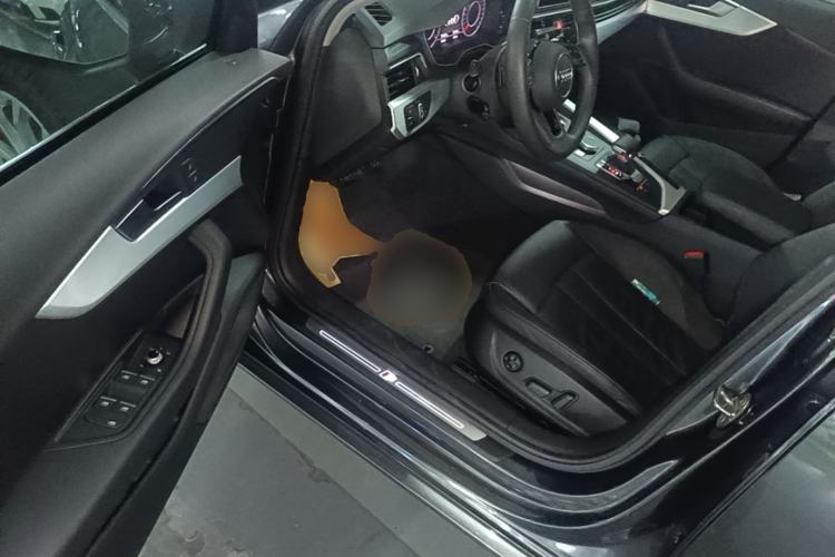 Used Audi A4L 2019 40 TFSI Fashion Edition China VI Emission Standard Driver Seat