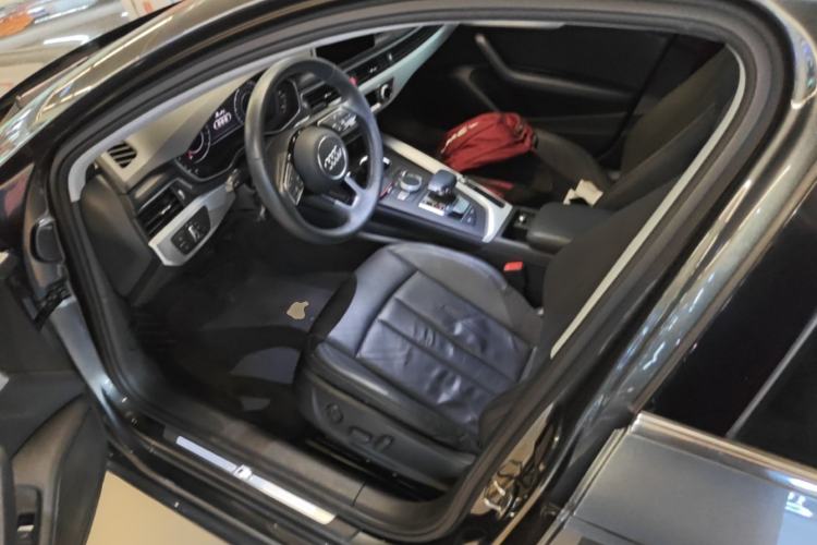 Used Audi A4L 2019 40 TFSI Fashion Edition China VI Emission Standard Driver Seat