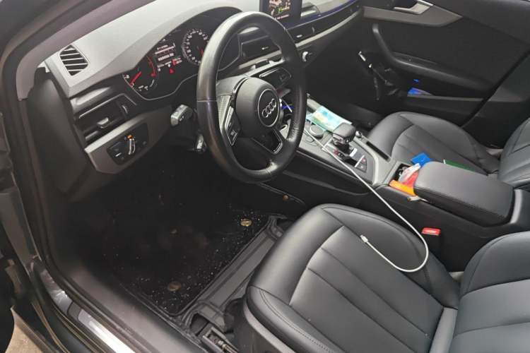 Used Audi A4L 2019 40 TFSI Ambition China VI Driver Seat