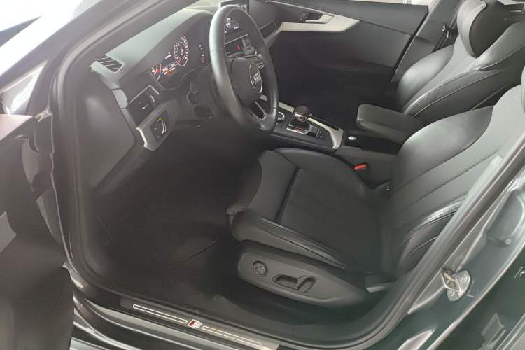 Used Audi A4L 2019 40 TFSI Sporty Version China VI Driver Seat