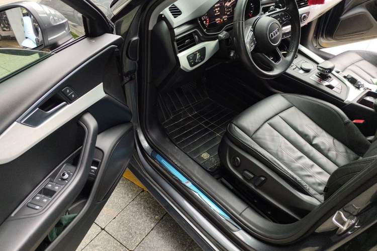 Used Audi A4L 2019 40 TFSI Fashion Edition China VI Emission Standard Driver Seat