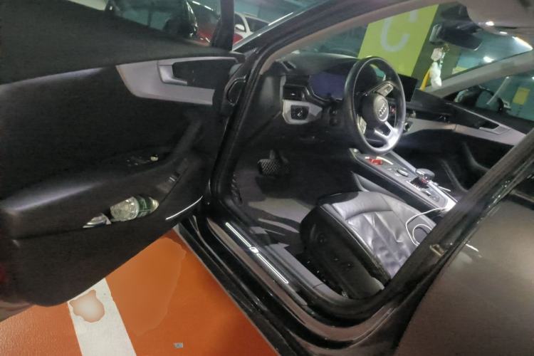 Used Audi A4L 2019 40 TFSI Fashion Edition China VI Emission Standard Driver Seat