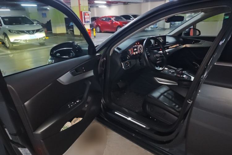 Used Audi A4L 2019 40 TFSI Fashion Edition China VI Emission Standard Driver Seat