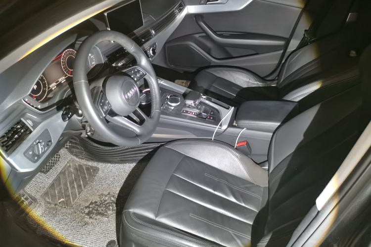 Used Audi A4L 2019 40 TFSI Fashion Edition China VI Emission Standard Driver Seat