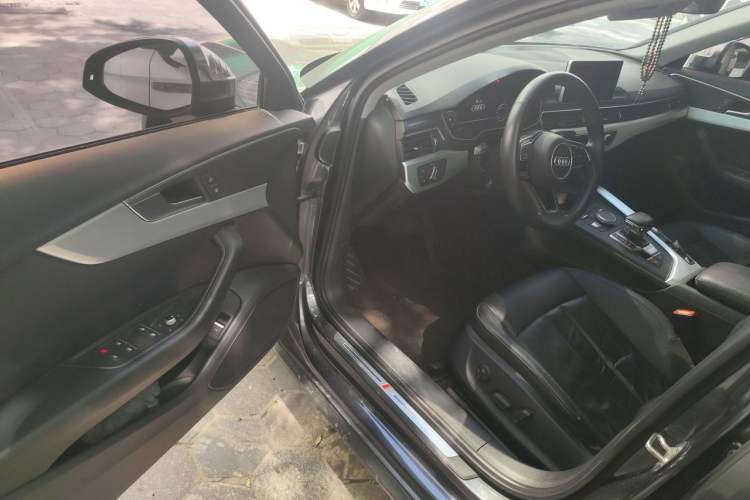 Used Audi A4L 2019 40 TFSI Fashion Edition China VI Emission Standard Driver Seat