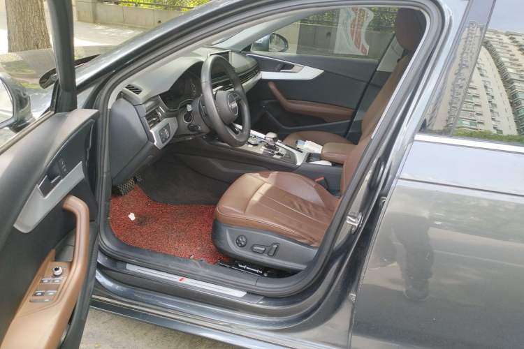 Used Audi A4L 2019 40 TFSI Fashion Edition China VI Emission Standard Driver Seat