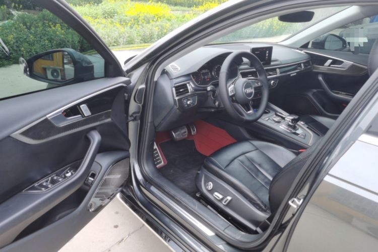 Used Audi A4L 2019 40 TFSI Ambition China VI Driver Seat