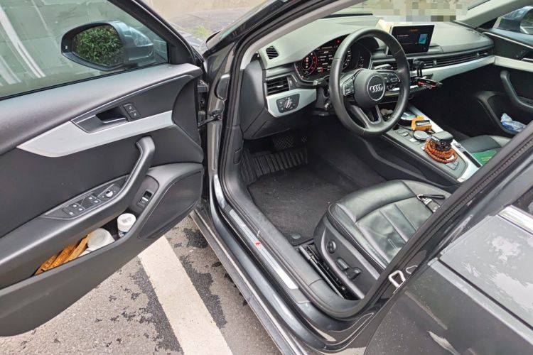 Used Audi A4L 2019 40 TFSI Fashion Edition China VI Emission Standard Driver Seat