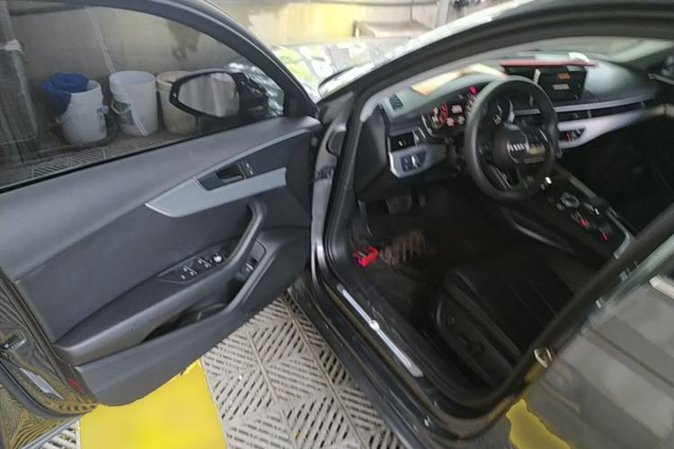 Used Audi A4L 2019 40 TFSI Fashion Edition China VI Emission Standard Driver Seat