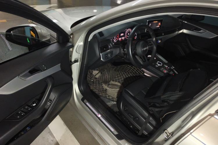 Used Audi A4L 2019 40 TFSI Fashion Edition China VI Emission Standard Driver Seat