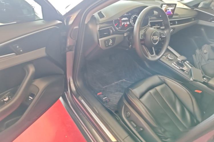Used Audi A4L 2019 40 TFSI Ambition China VI Driver Seat