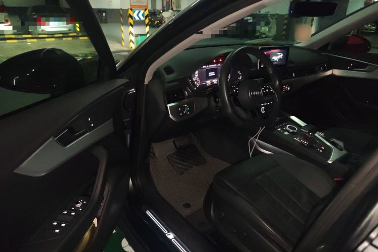 Used Audi A4L 2019 40 TFSI Fashion Edition China VI Emission Standard Driver Seat