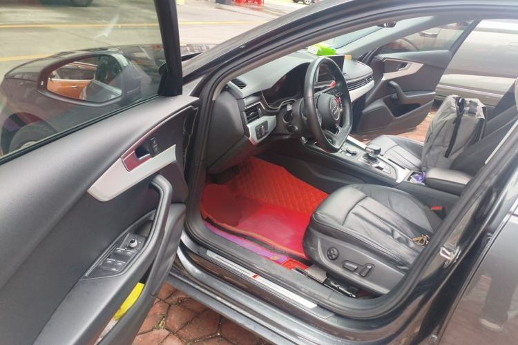Used Audi A4L 2019 40 TFSI Fashion Edition China VI Emission Standard Driver Seat