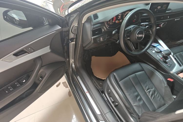 Used Audi A4L 2019 40 TFSI Fashion Edition China VI Emission Standard Driver Seat