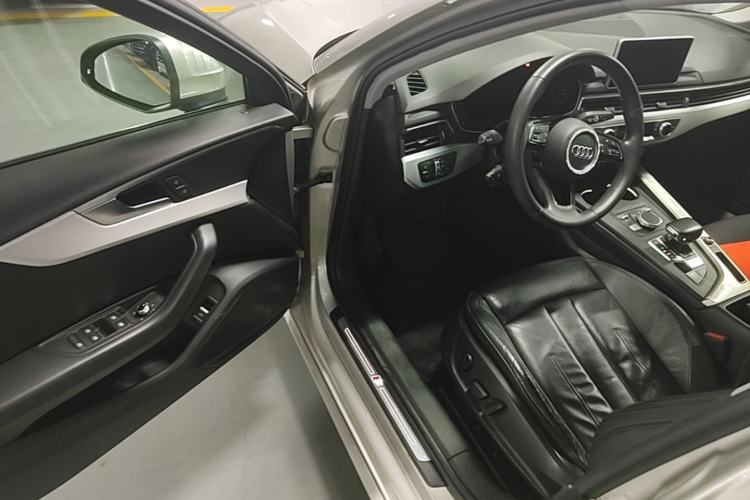 Used Audi A4L 2019 40 TFSI Fashion Edition China VI Emission Standard Driver Seat
