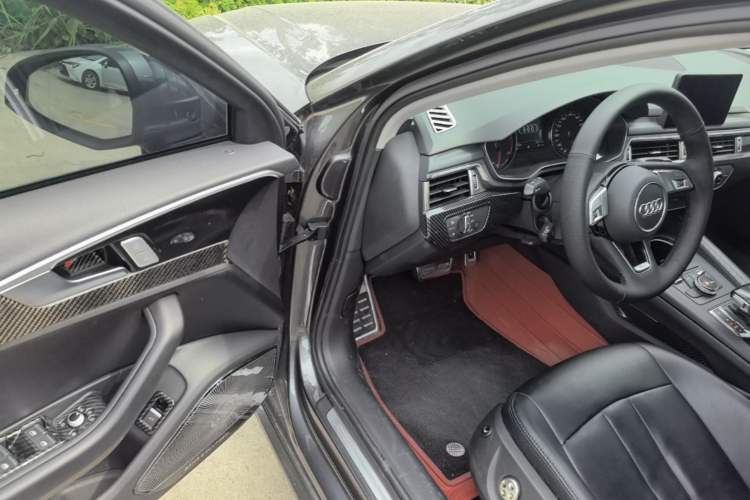 Used Audi A4L 2019 40 TFSI Ambition China VI Driver Seat