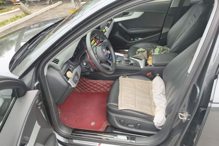 Used Audi A4L 2019 40 TFSI Fashion Edition China VI Emission Standard Driver Seat