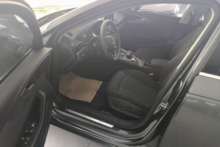 Used Audi A4L 2019 40 TFSI Ambition China VI Driver Seat