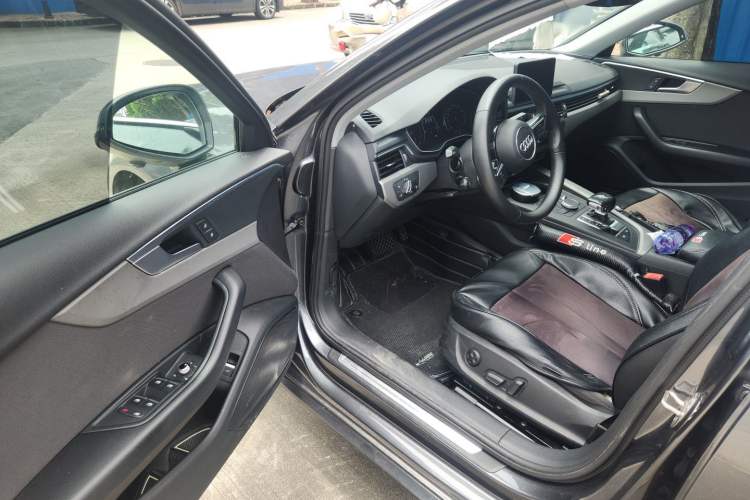 Used Audi A4L 2019 40 TFSI Ambition China VI Driver Seat