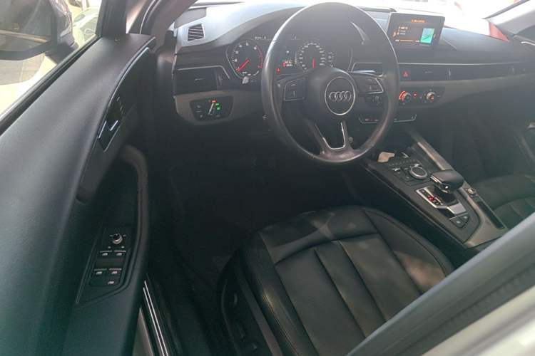 Used Audi A4L 2019 40 TFSI Ambition China VI Driver Seat
