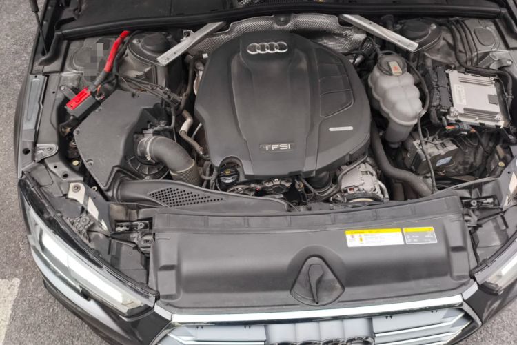 Used Audi A4L 2019 40 TFSI Fashion Edition China VI Emission Standard Engine Bay
