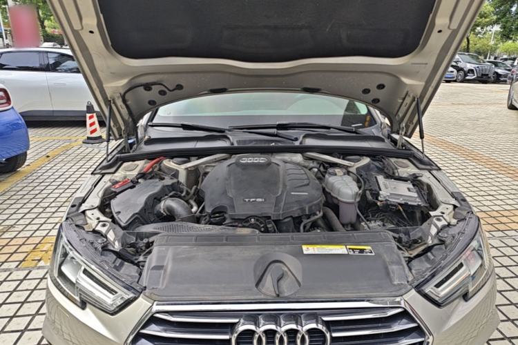 Used Audi A4L 2019 40 TFSI Ambition China VI Engine Bay
